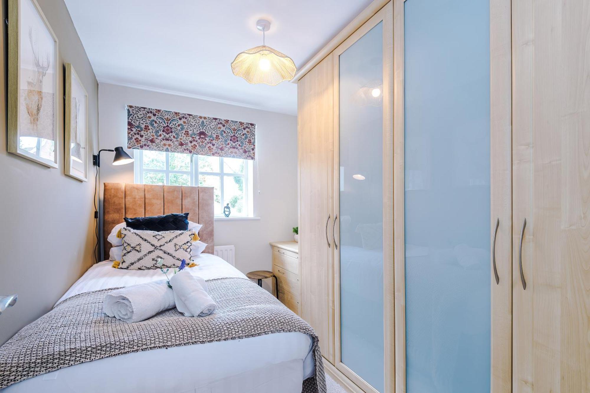 New! Stunning 3-Bed Home In Chester By 53 Degrees Property, Ideal For Groups, Free Parking! Bagian luar foto