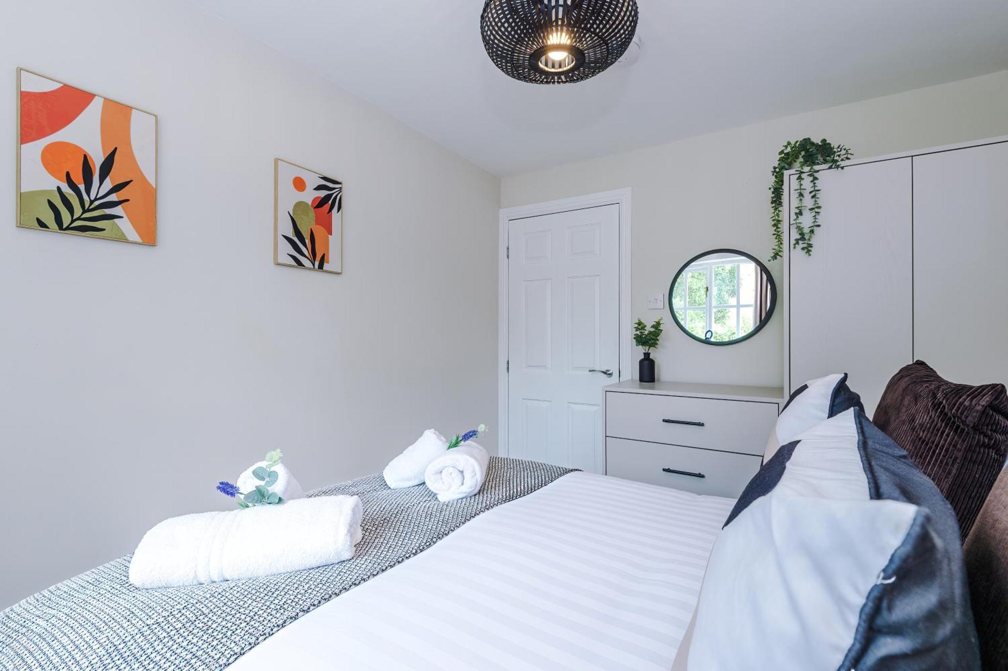 New! Stunning 3-Bed Home In Chester By 53 Degrees Property, Ideal For Groups, Free Parking! Bagian luar foto