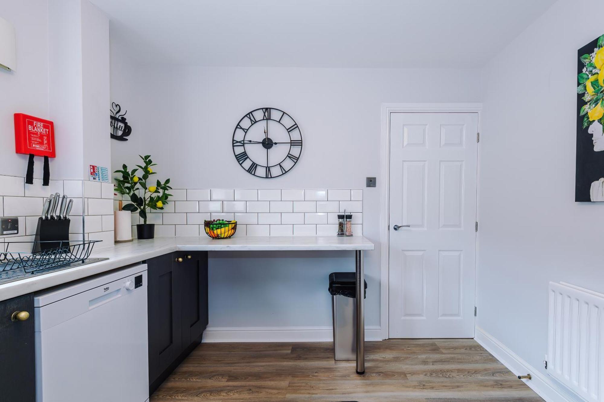 New! Stunning 3-Bed Home In Chester By 53 Degrees Property, Ideal For Groups, Free Parking! Bagian luar foto