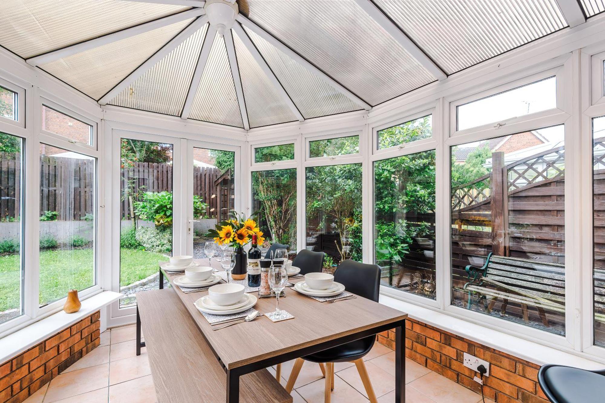 New! Stunning 3-Bed Home In Chester By 53 Degrees Property, Ideal For Groups, Free Parking! Bagian luar foto
